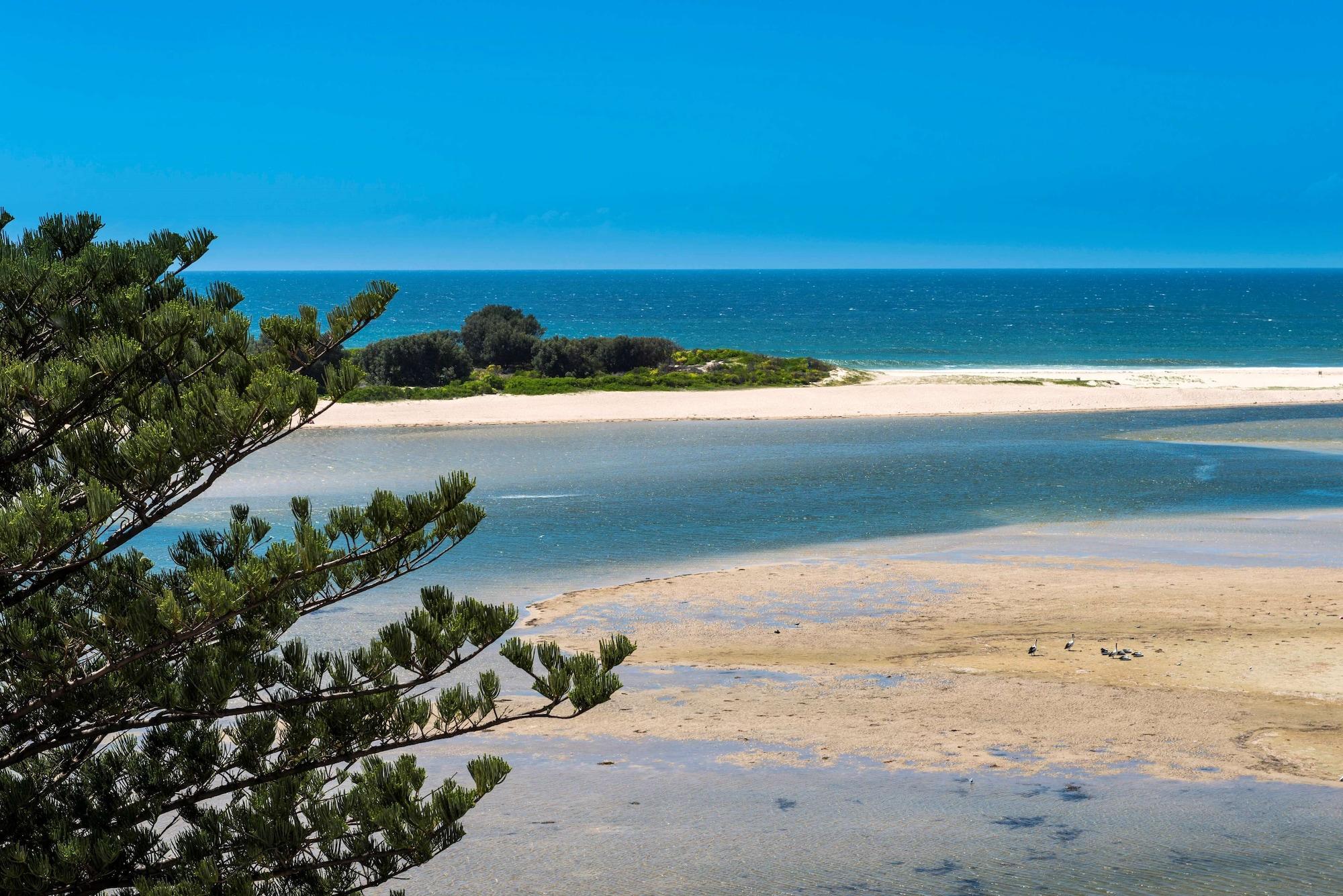 Oaks The Waterfront Aparthotel 4*