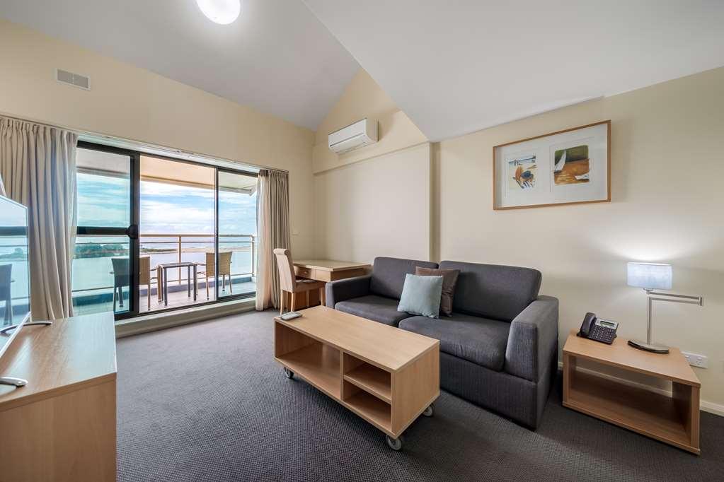 Oaks The Waterfront Aparthotel 4*