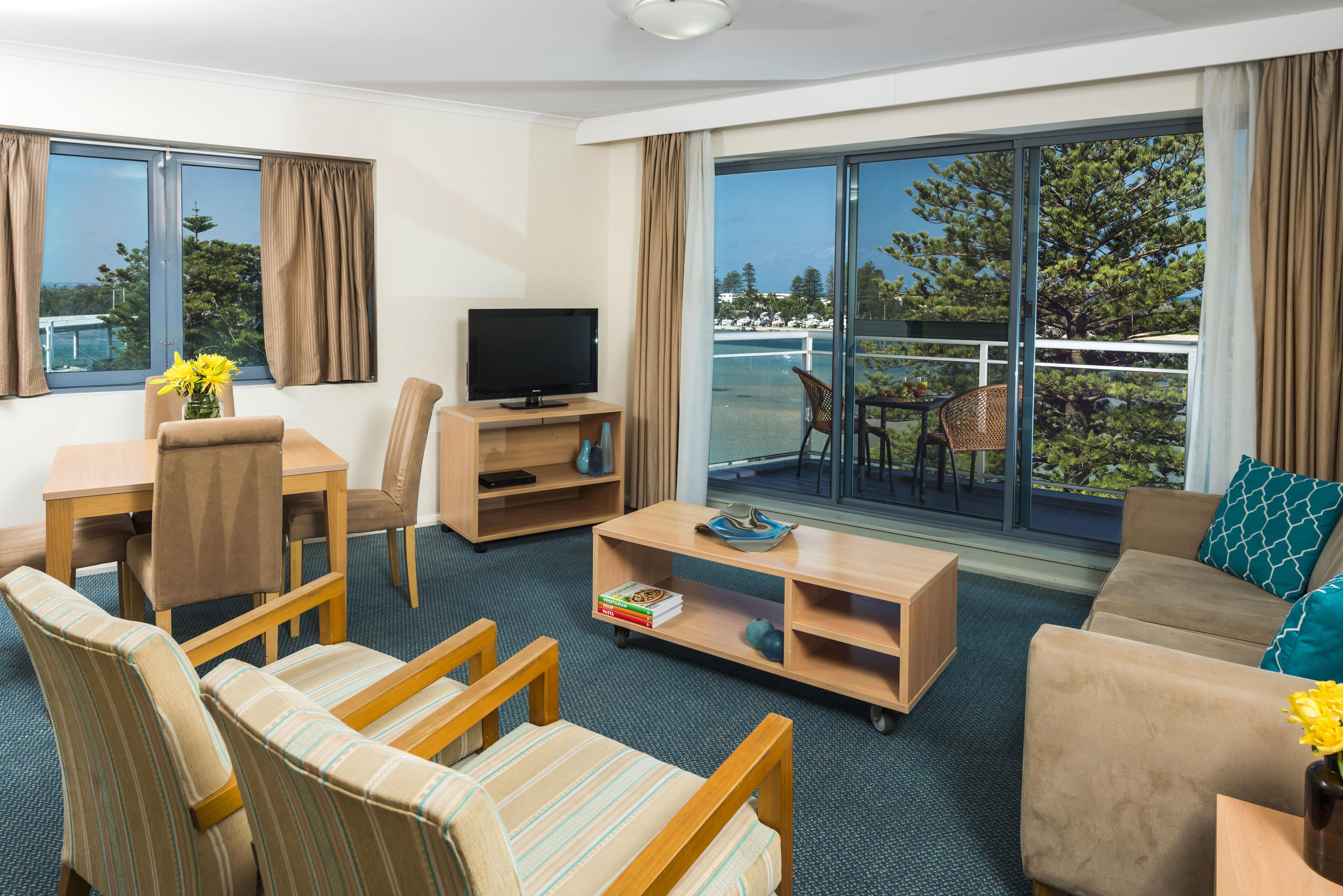 Oaks The Waterfront Aparthotel